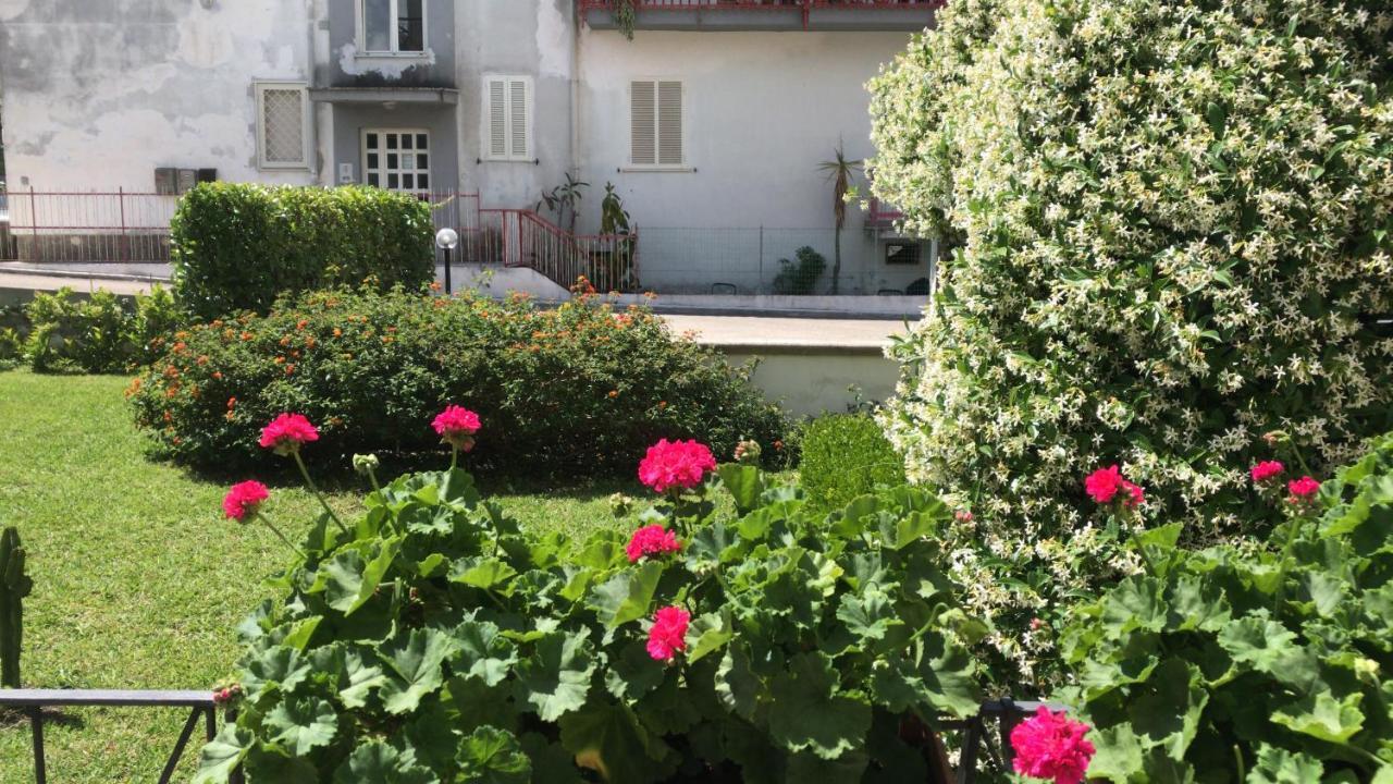 Impero 6 Apartman Scauri  Kültér fotó